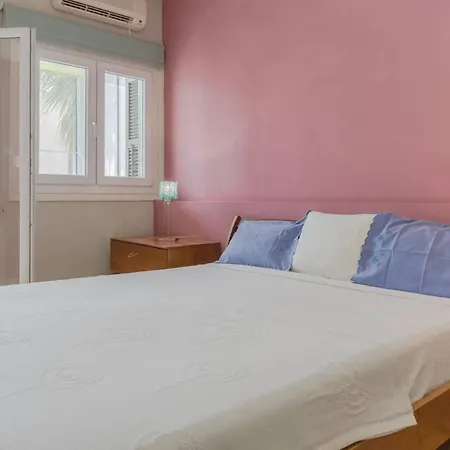 City Center Accomodation For Women - Free Bicycles Holiday home *