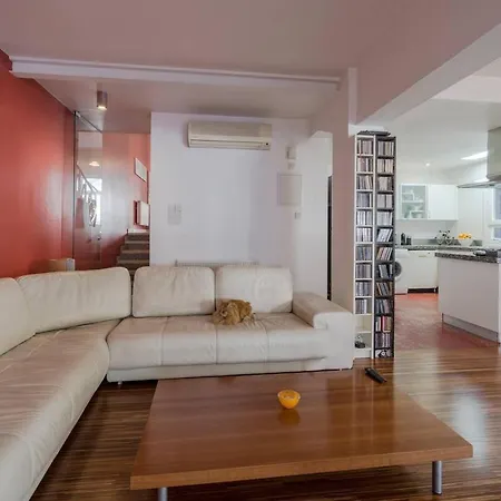 City Center Accomodation For Women - Free Bicycles Holiday home Limassol