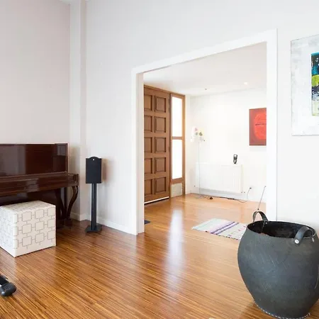 City Center Accomodation For Women - Free Bicycles Holiday home *