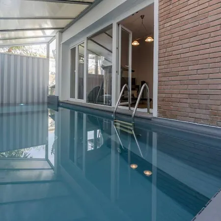 City Center Accomodation For Women - Free Bicycles Holiday home