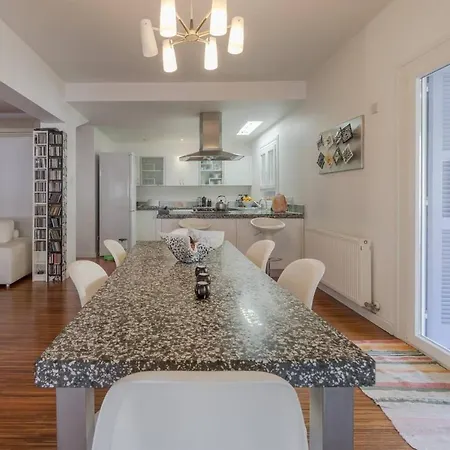 Holiday home City Center Accomodation For Women - Free Bicycles Limassol
