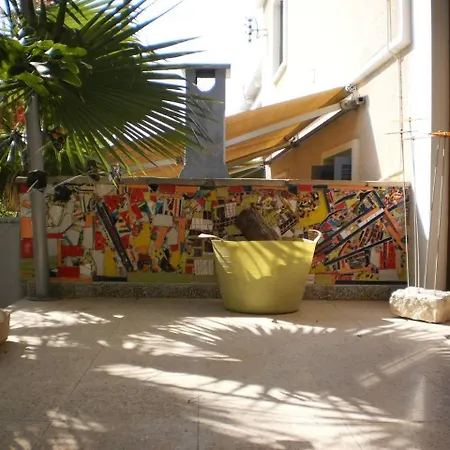 City Center Accomodation For Women - Free Bicycles *